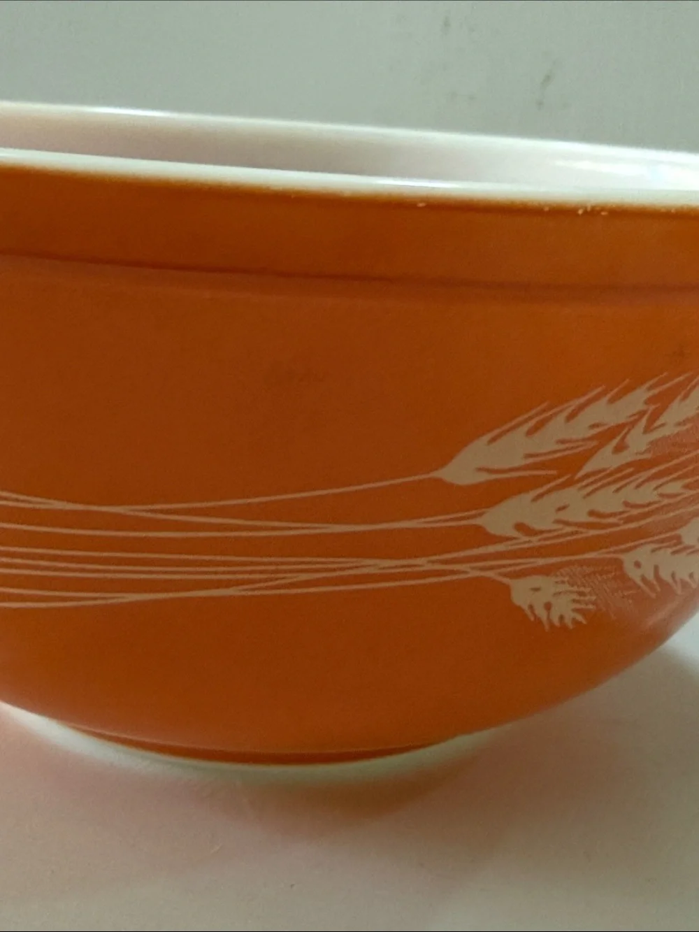 PYREX Orange Wheat Motif Mixing Bowl with White Interior 2.5 Quarts